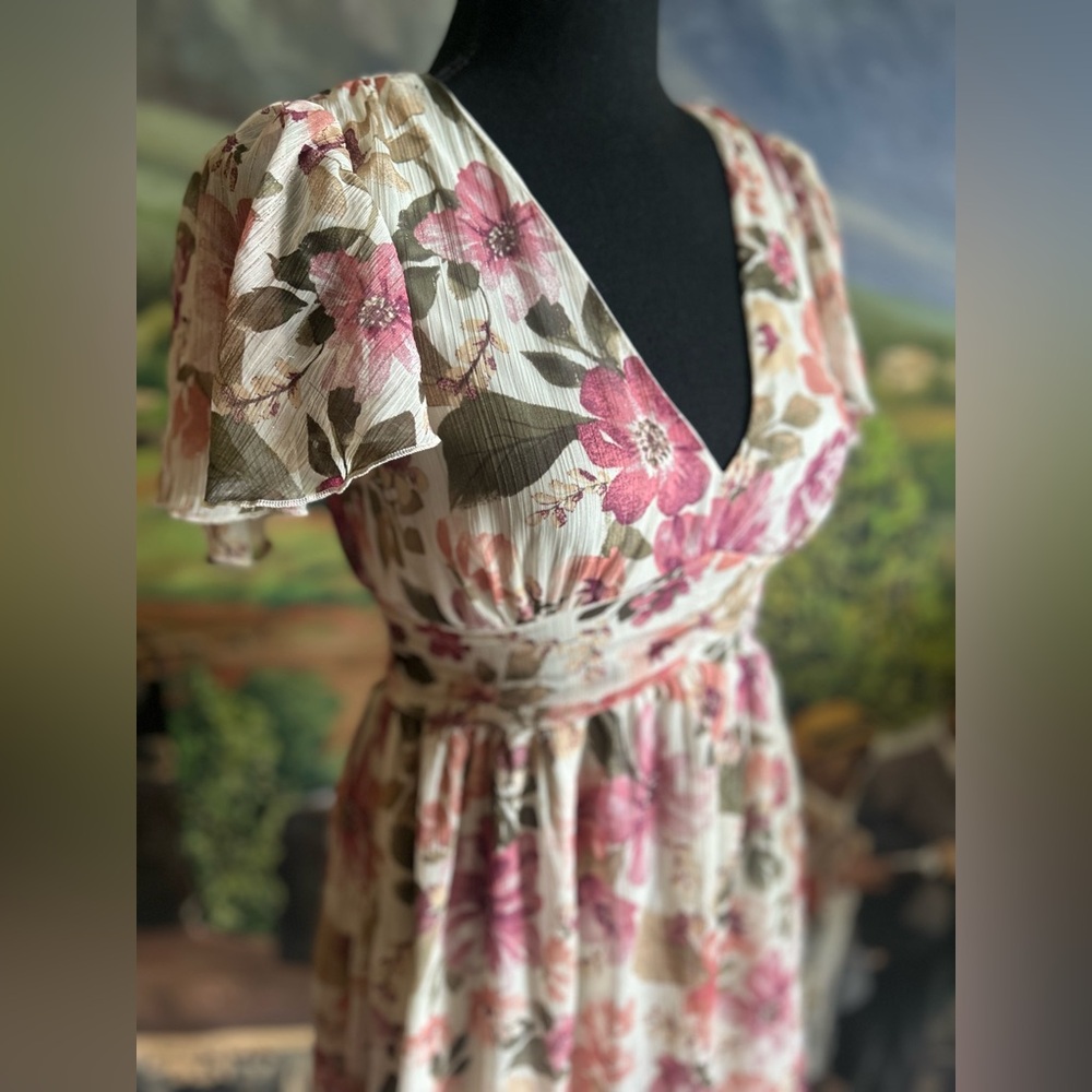 Chic Pink and Green Midi Dress with Contemporary Style